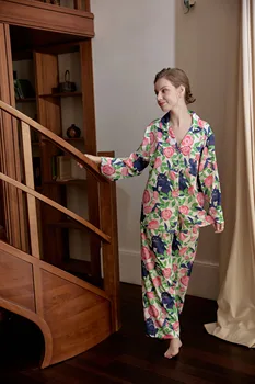 Жена пижамный комплект от две части с дълъг ръкав и панталони с флорални принтом котка, светъл и красив избор за жени Дома