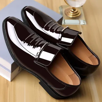 НОВА мъжки Официалната Обувки Луксозна марка 2023, Мъжки Лоферы, Модел обувки от лачена кожа, Дишащи Слипоны, Черни Обувки за шофиране, по-Големи Размери 38-48
